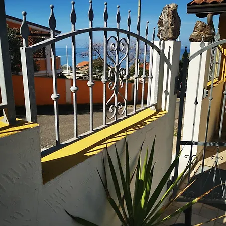 La Casa Di Angelo Apartment *